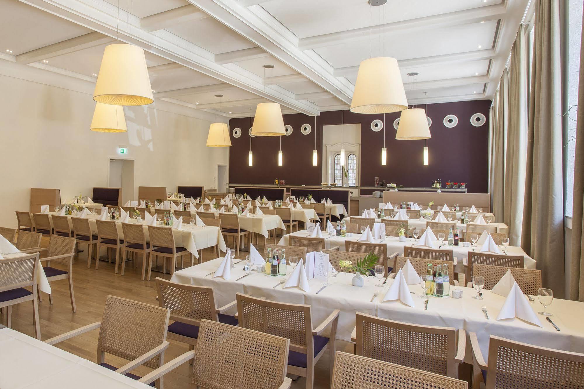 Kardinal Schulte Haus Hotel Bergisch Gladbach Exterior photo